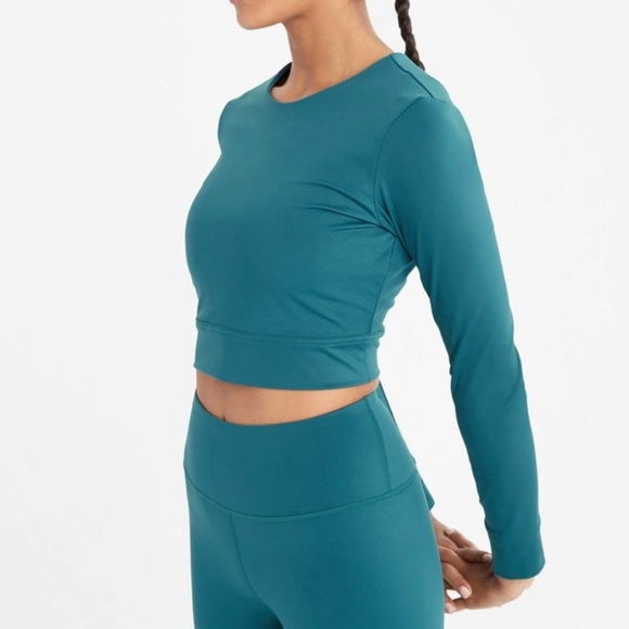 Banana Republic Tops - Banana Republic Turquoise Teal Long Sleeve Workout Cropped Top
